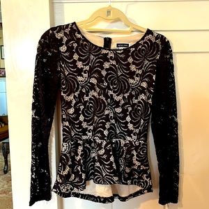 Long sleeve, sheer lace sleeves, flares out , blk